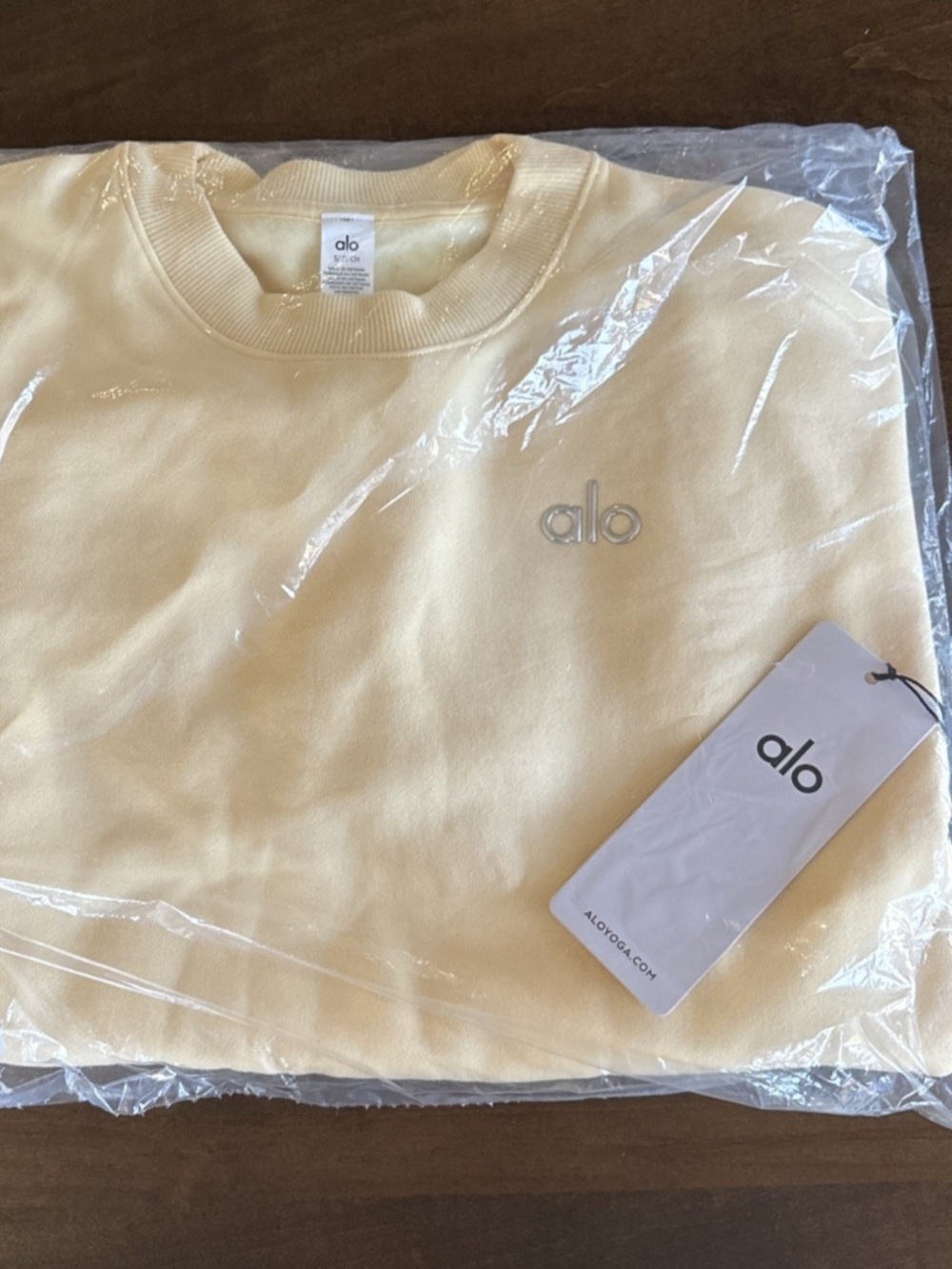 Alo Yoga Accolade Crew Neck Pullover Candlelight Yellow Size SMALL